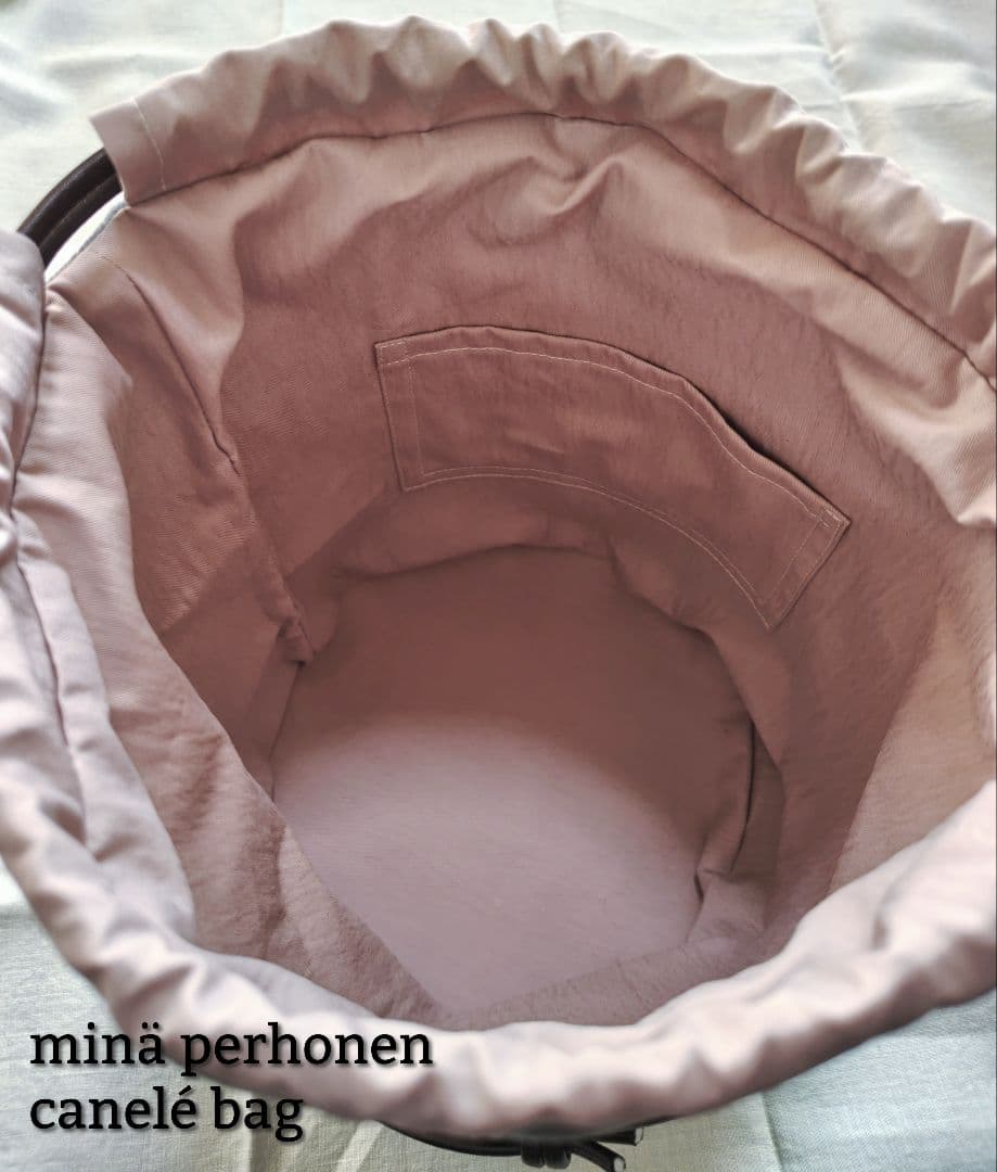 ミナペルホネン dop gray 巾着ショルダー カヌレバッグ タンバリン