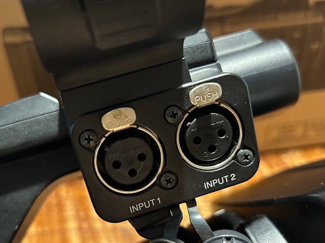 値下げしましたSONY PXW-Z190（充電器、バッテリー1本レインカバー付）