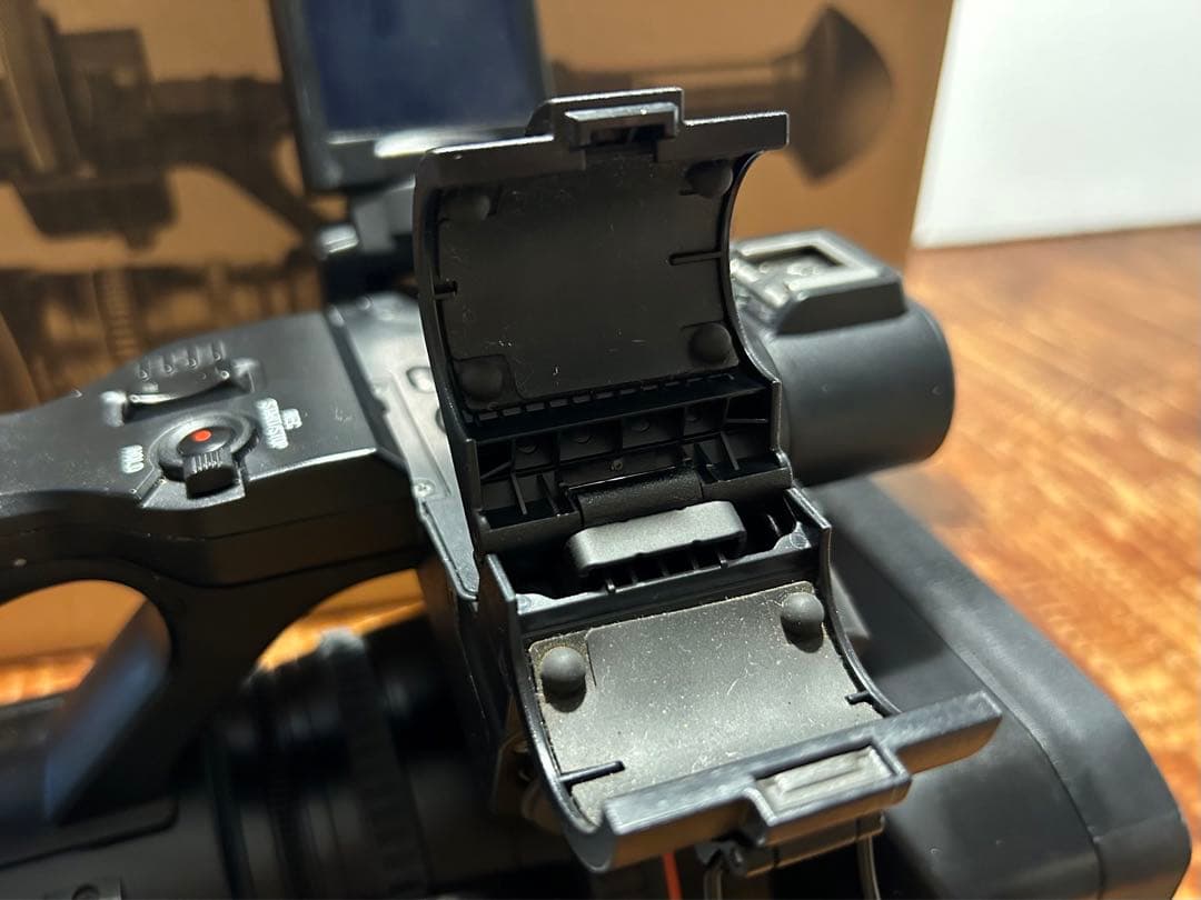 値下げしましたSONY PXW-Z190（充電器、バッテリー1本レインカバー付）