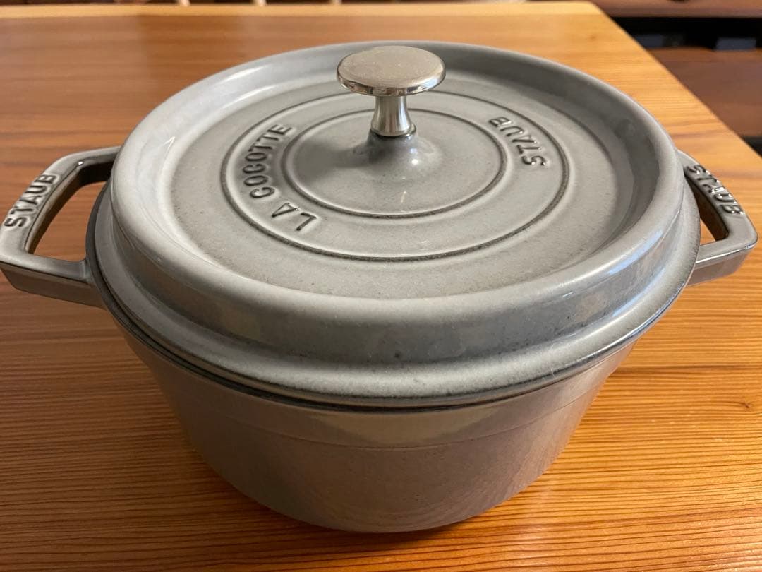 ストウブ　22cm鍋　グレー