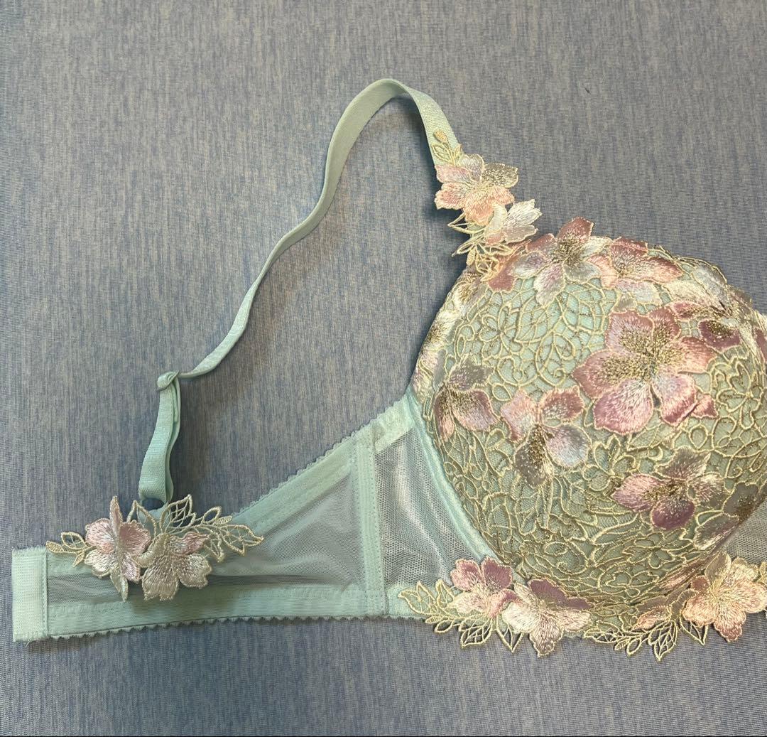 サルート　G75 89G 限定販売コレクション　プレステージ　ブラジャー