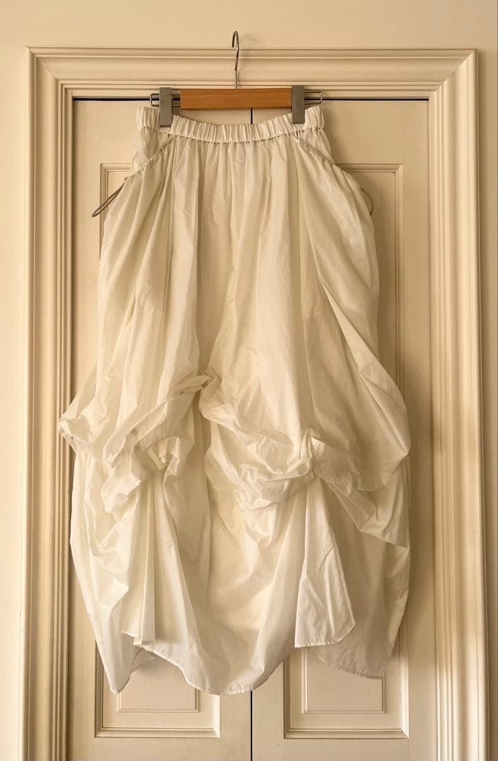 【完売】emmi タックドロストボリュームスカート