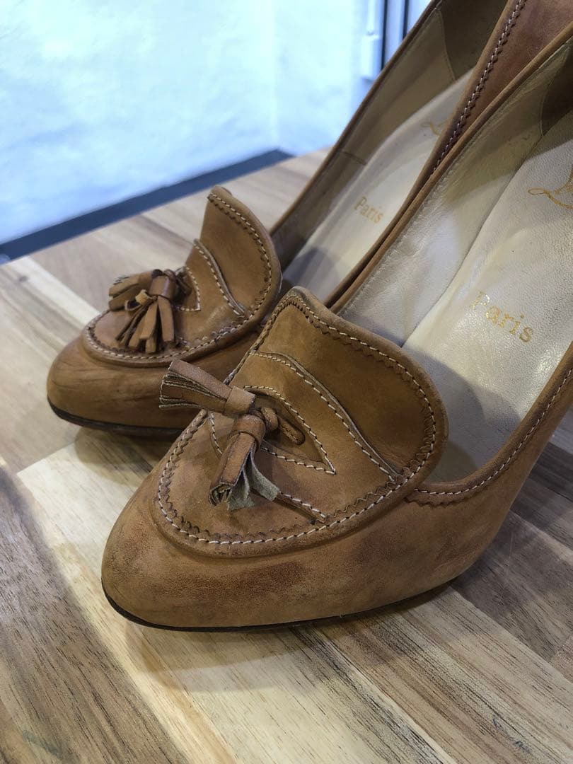 Christian Louboutin ベージュ タッセル ハイヒールパンプス