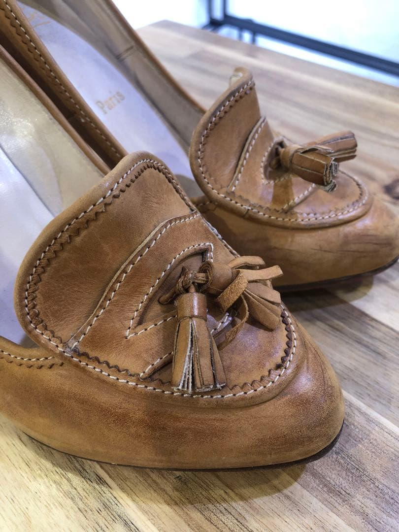 Christian Louboutin ベージュ タッセル ハイヒールパンプス