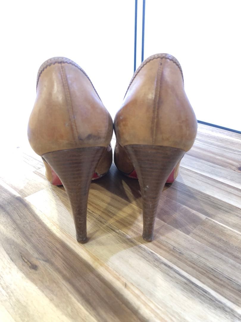 Christian Louboutin ベージュ タッセル ハイヒールパンプス