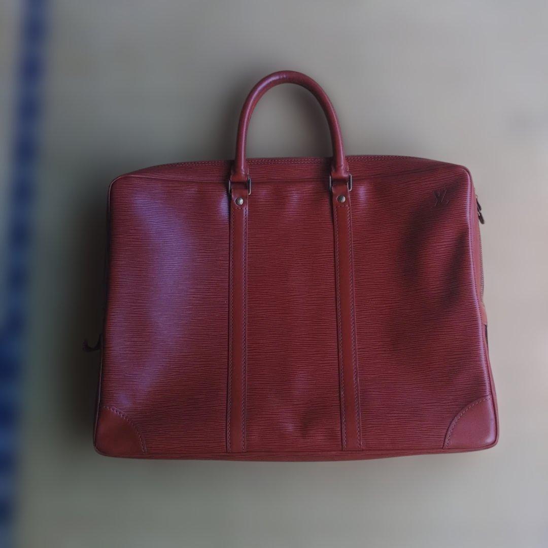 LOUIS VUITTON エピ　ポルト　ドキュマン　ボヤージュ