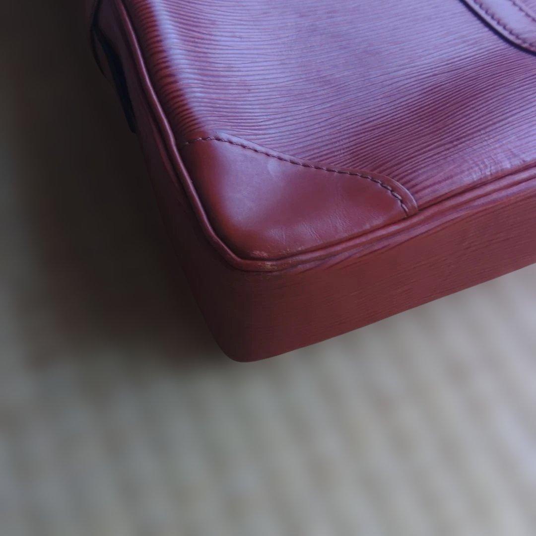 LOUIS VUITTON エピ　ポルト　ドキュマン　ボヤージュ