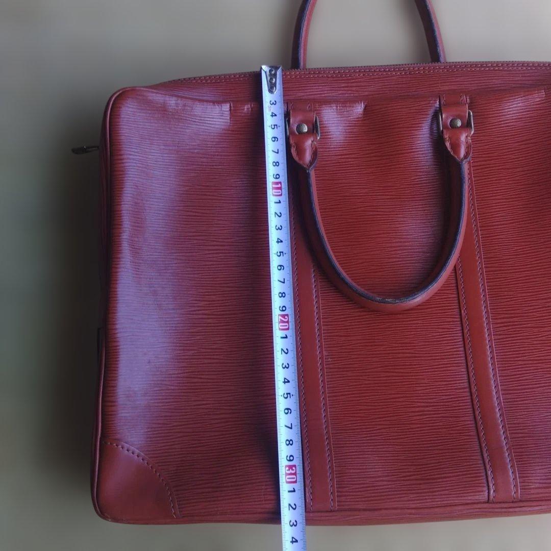 LOUIS VUITTON エピ　ポルト　ドキュマン　ボヤージュ