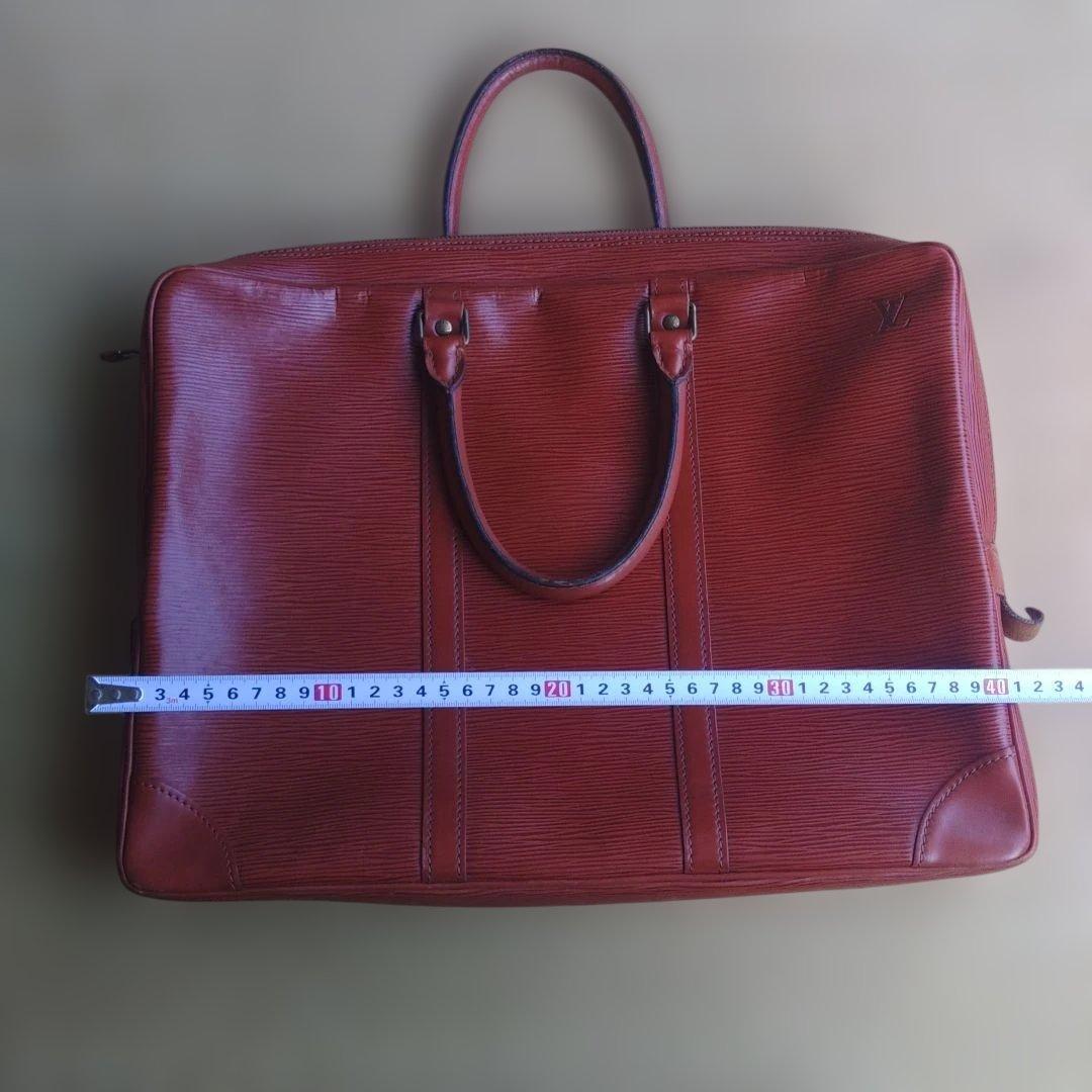 LOUIS VUITTON エピ　ポルト　ドキュマン　ボヤージュ