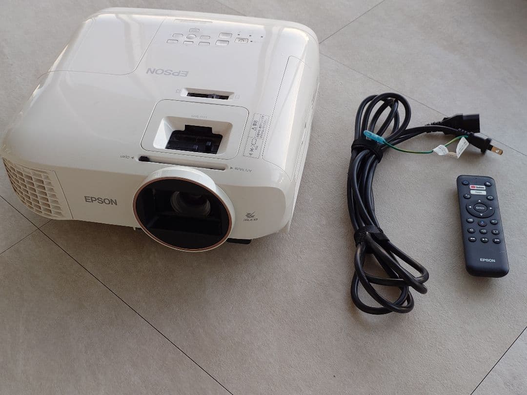 EPSON EH-TW5825 プロジェクター 高評価モデル リモコン付