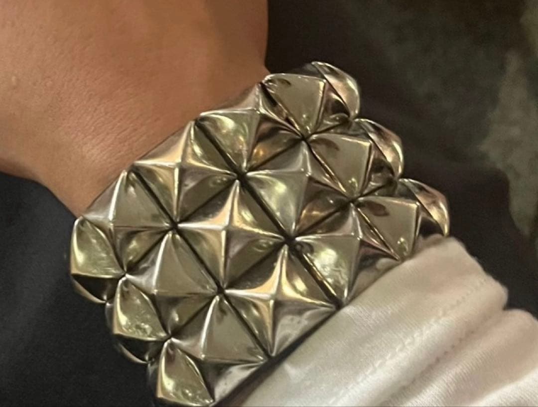 スタッズブレス　ブレスレット　スタッズ　3連ピラミッドスタッズ