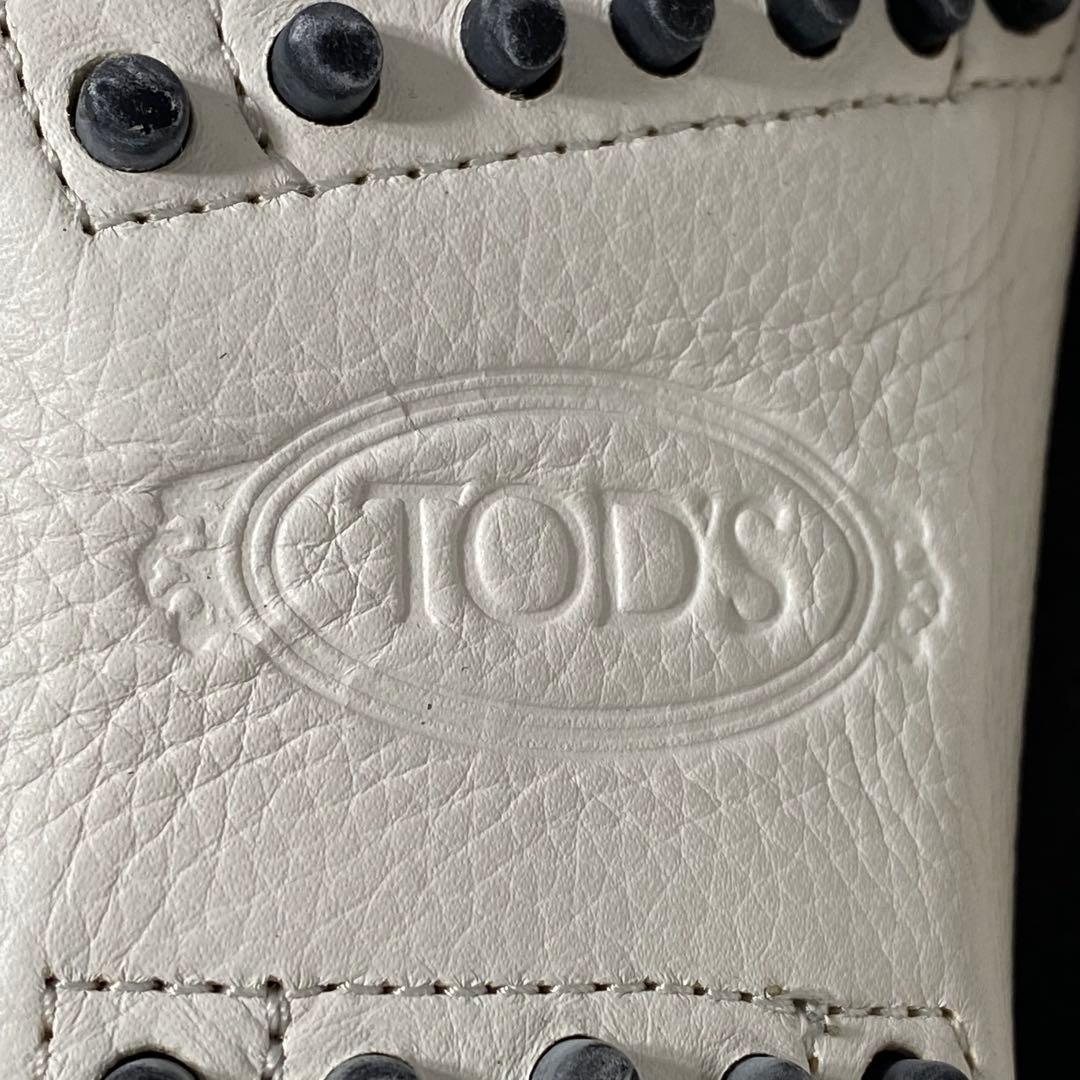 極美品　トッズ シティ ゴンミーニ レザー ドライビングシューズ　ホワイト