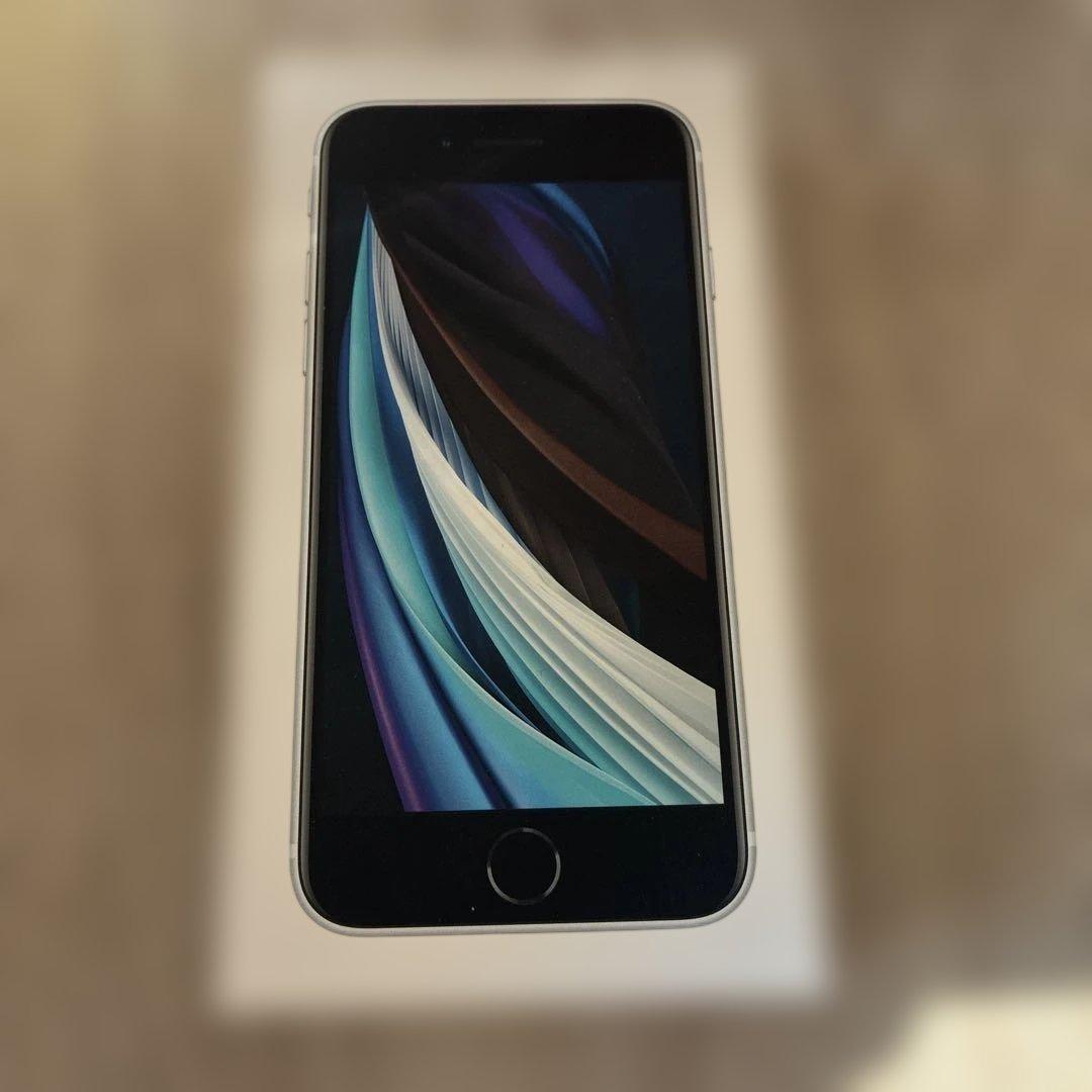 ド*ん様 Apple iPhone SE 64GB ホワイト(箱、ケーブル付属)