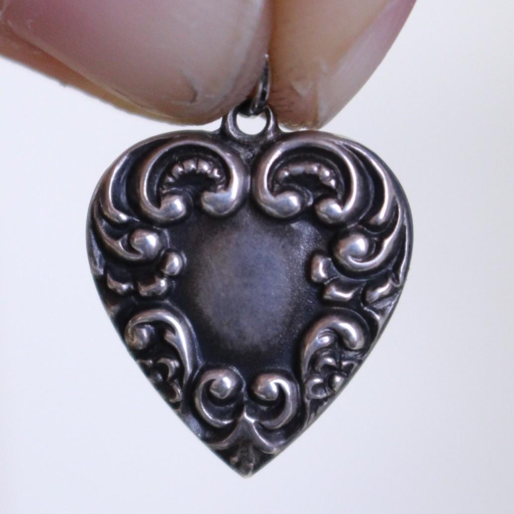 40s　スウィートハートジュエリー　WW2　シルバー　チャーム　渦巻　唐草　波