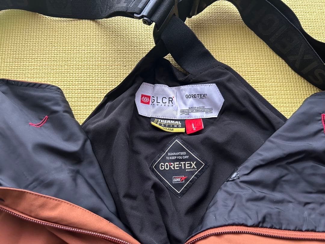 686、GORE-TEX スノーボードウェア 上下セット