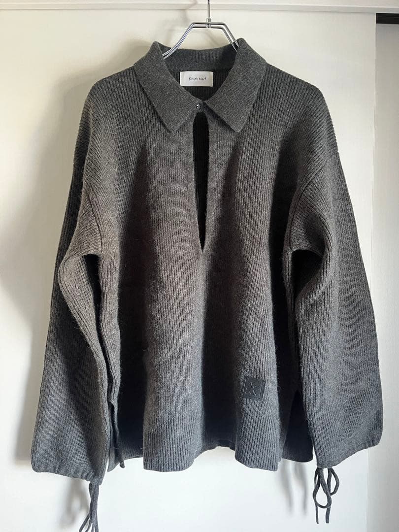 【Knuth Marf】SLIT NECK LOOSE KNIT SMOKE