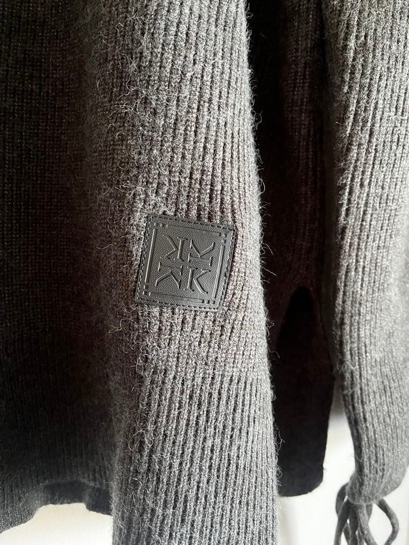 【Knuth Marf】SLIT NECK LOOSE KNIT SMOKE