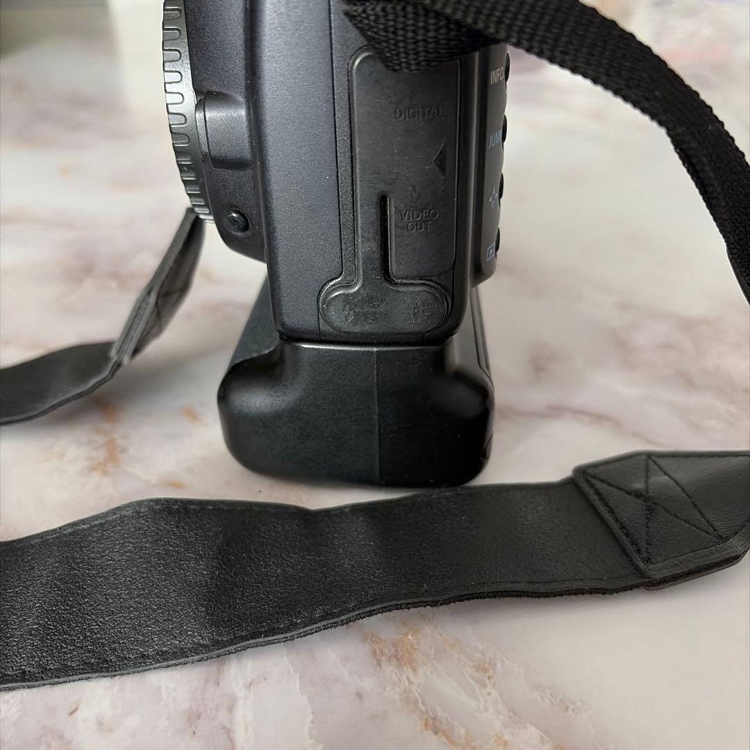 Canon EOS 10D デジタル一眼レフカメラ（グリップ付き）