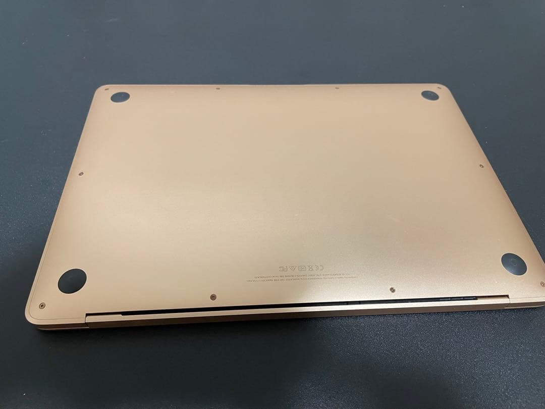 MacBook Air 13インチ　Apple