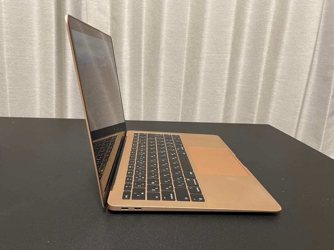 MacBook Air 13インチ　Apple