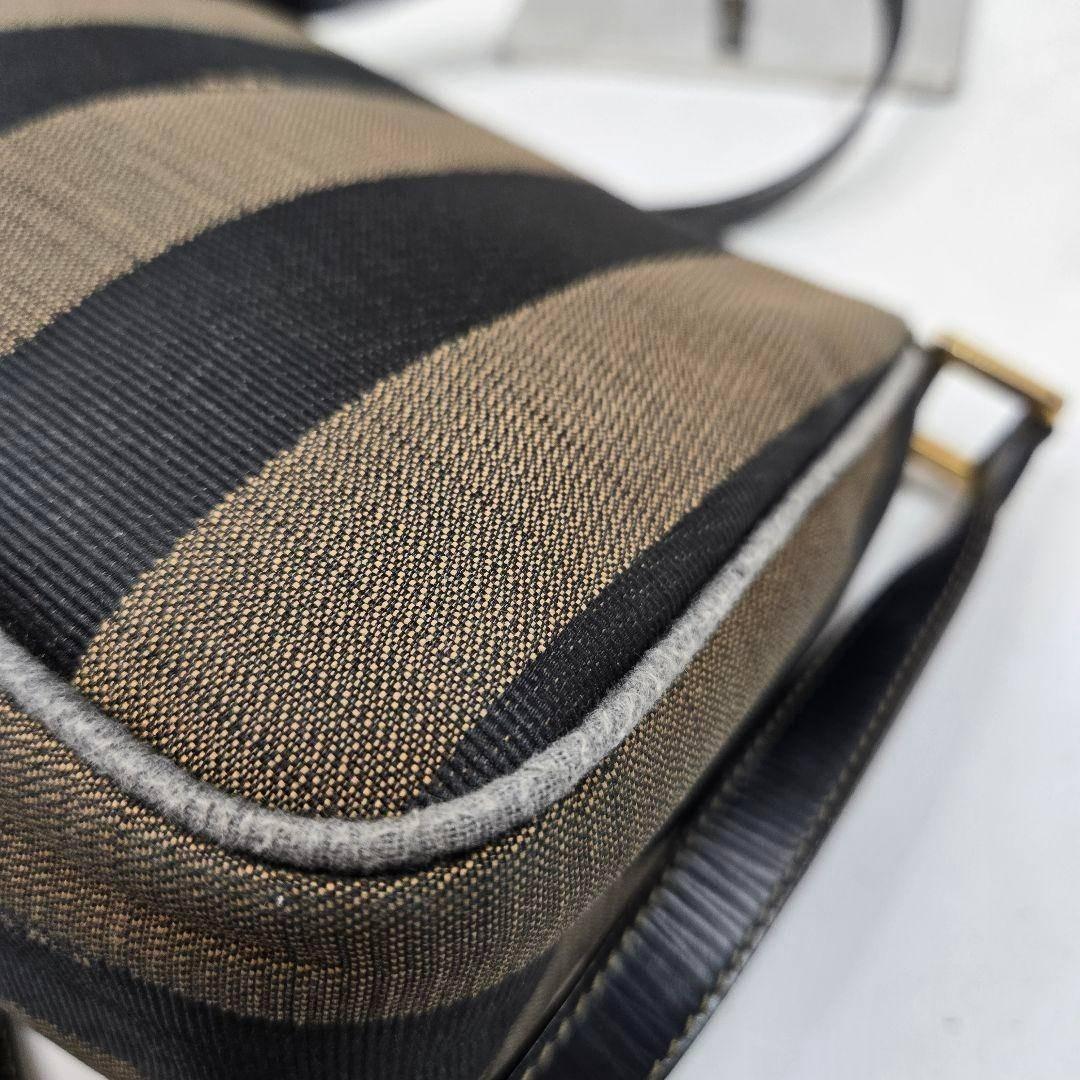 美品 FENDI ショルダーバッグ ペカン柄 キャンバス レザー