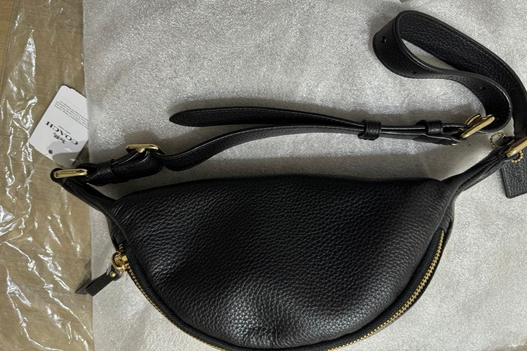 P*E様 ☆正規店購入新品☆COACH バムバック 黒(ボディバッグ)