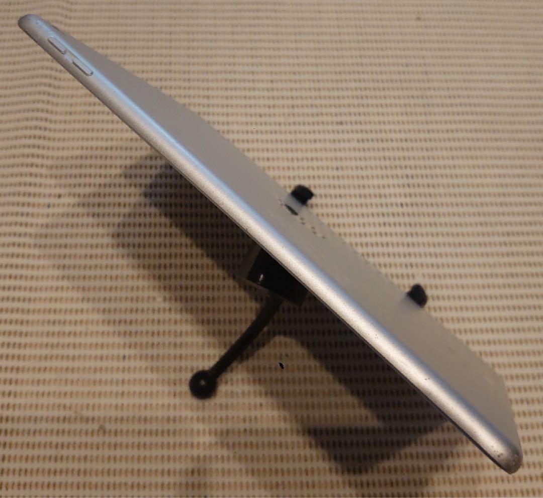 完動品液晶無傷iPad第5世代(A1822)本体32GB送料込VVWZZ