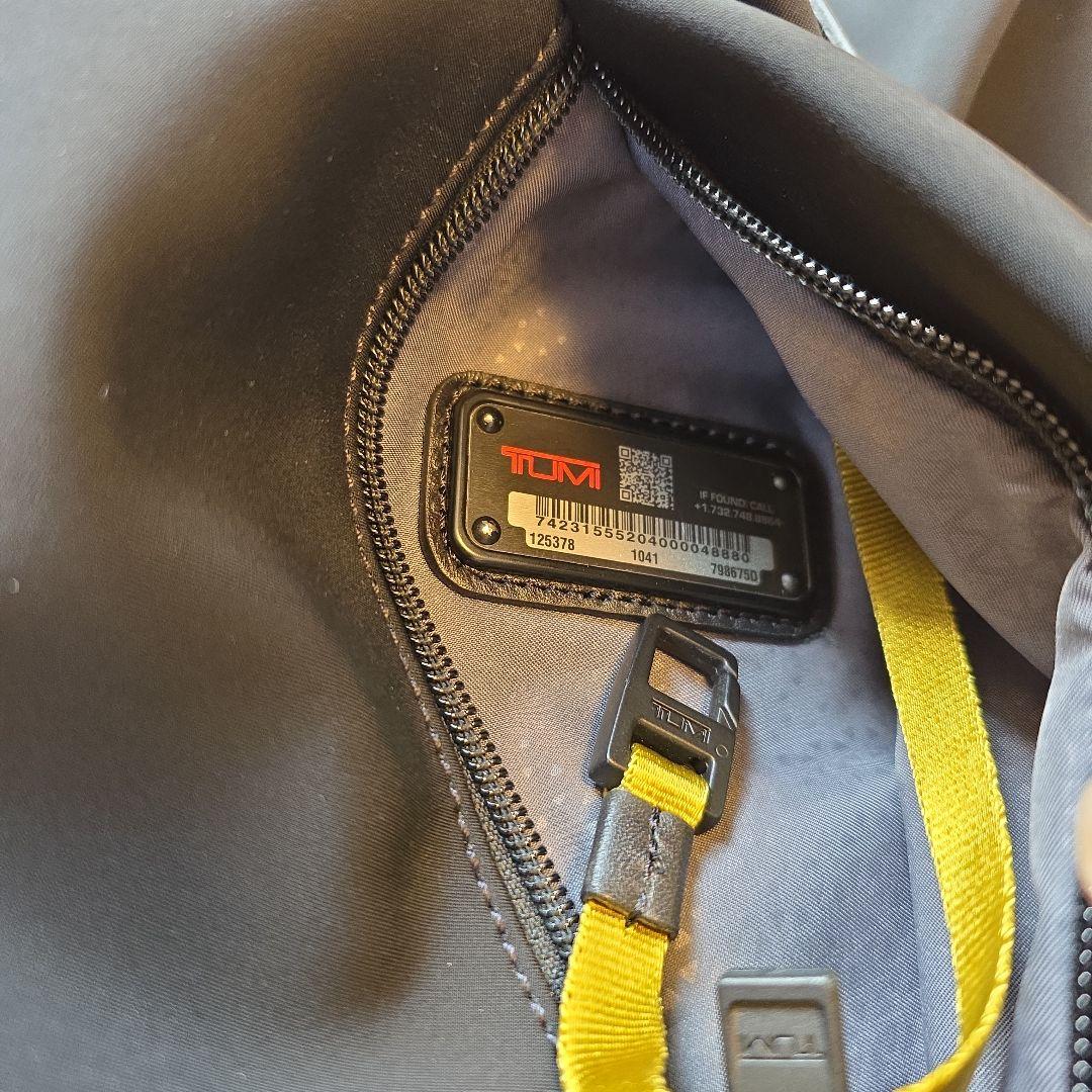 トゥミ TUMI バッグ メッセンジャー ボディバッグ スリング ブラック美品