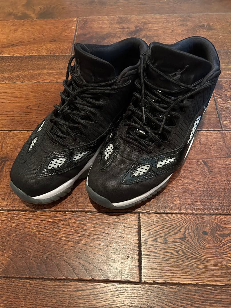 ジョーダン11　LOW