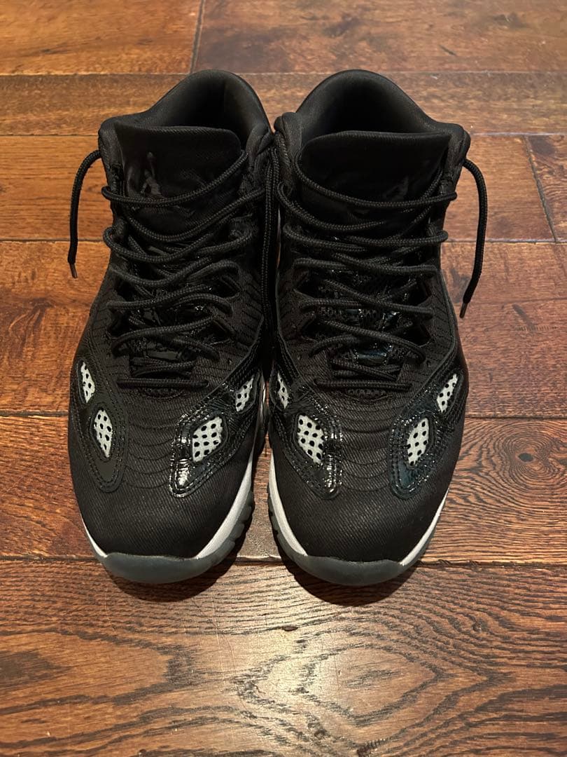 ジョーダン11　LOW