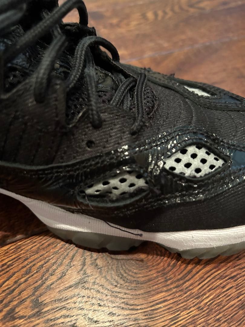 ジョーダン11　LOW