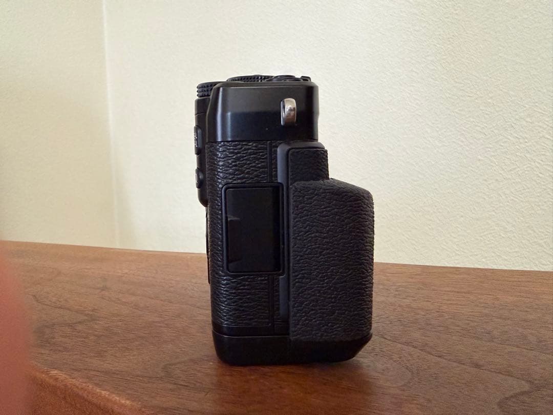 富士フィルム X-Pro1 ミラーレスデジタルカメラ グリップ縦吊り改造純正付