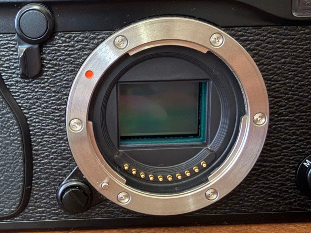 富士フィルム X-Pro1 ミラーレスデジタルカメラ グリップ縦吊り改造純正付