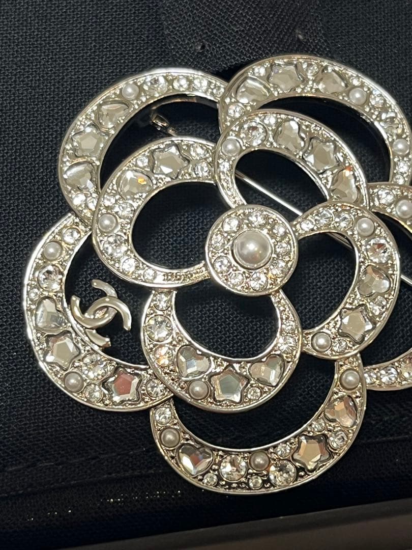 シャネル ブローチ カメリア シルバー ABF233