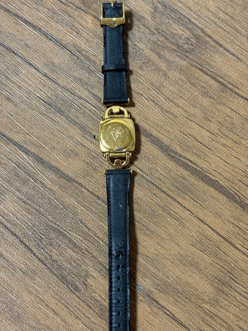 Gucci ゴールド ブラック レザーベルト 時計