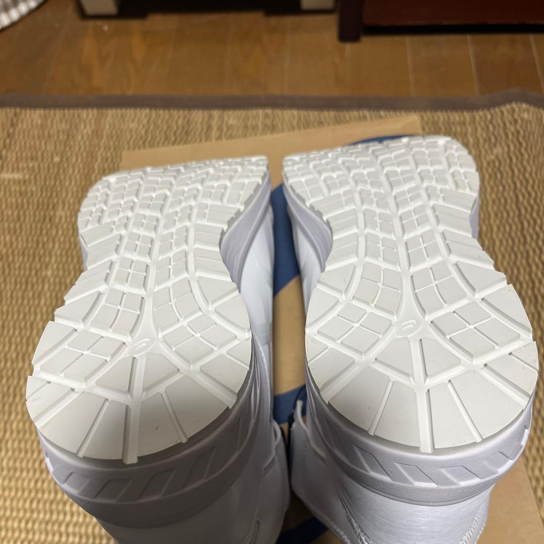 CP３０４asics BOA ホワイトスニーカー限定色27.５センチ