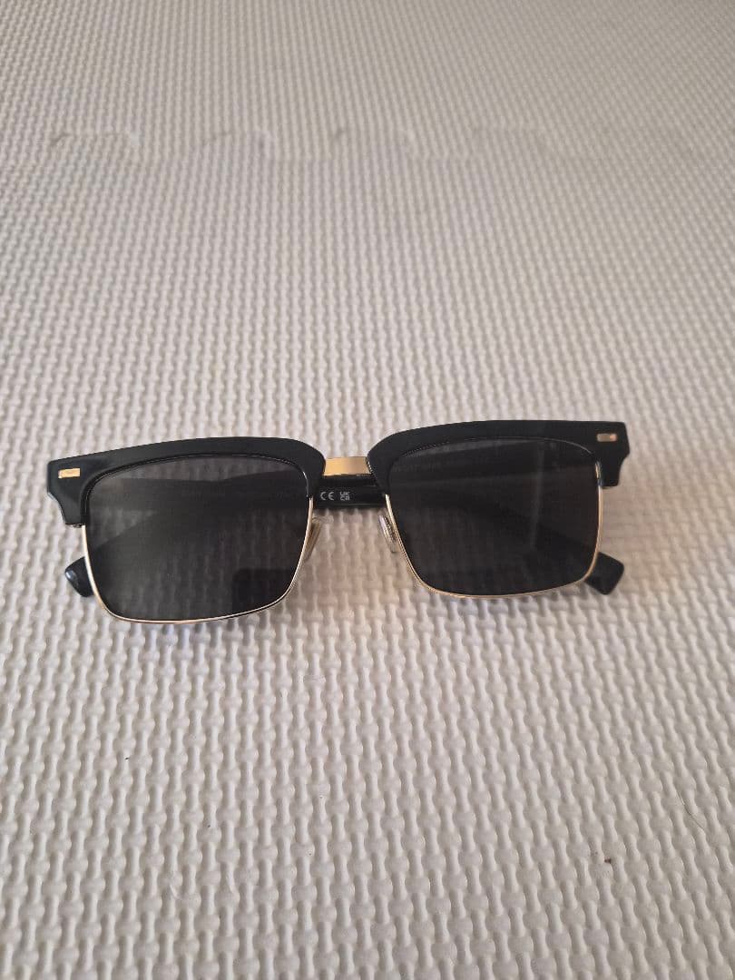 miumiuサングラス　メタルロゴ