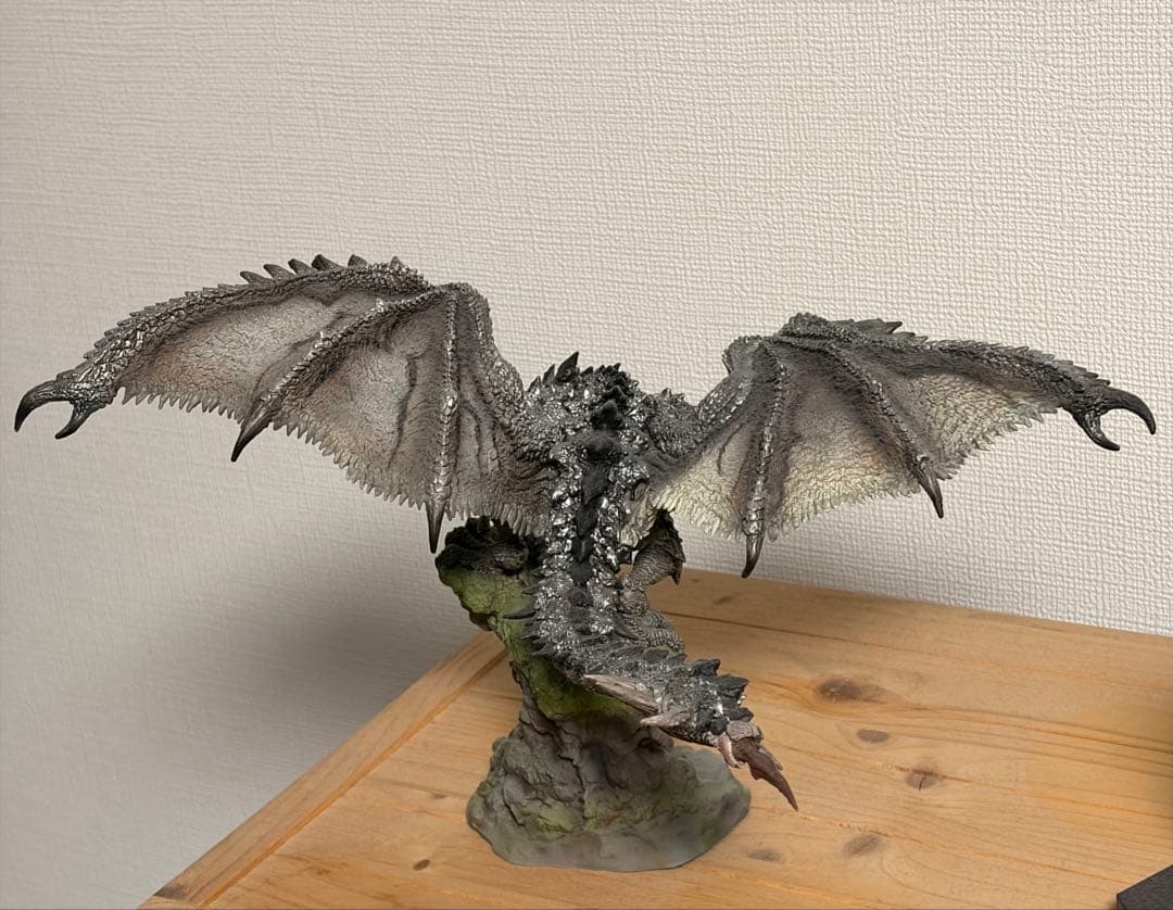 モンスターハンター 銀リオレウス クリエイターズモデル フィギュア