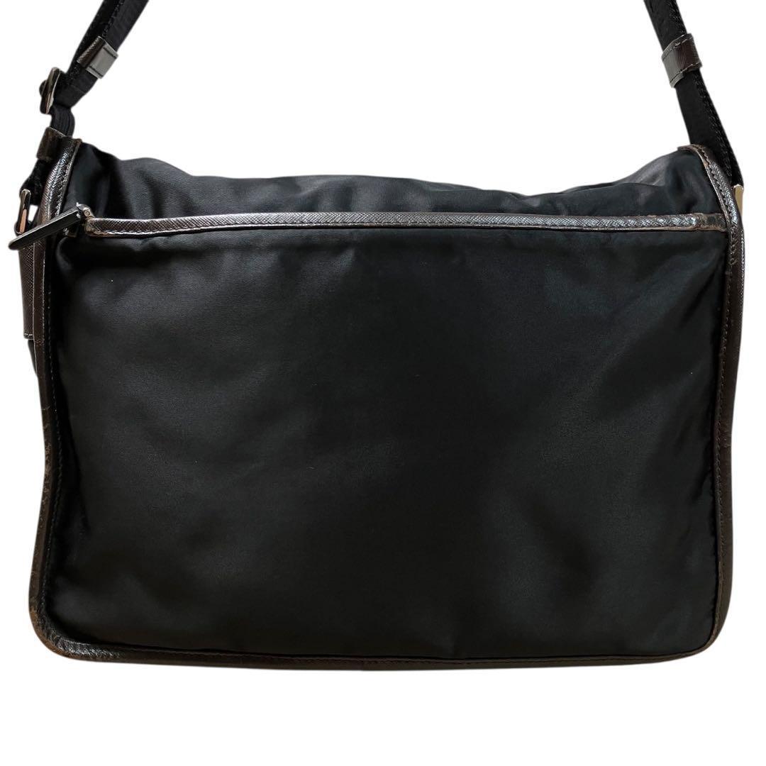 PRADA プラダ メッセンジャーバッグ ショルダーバッグ ビジネス　三角ロゴ