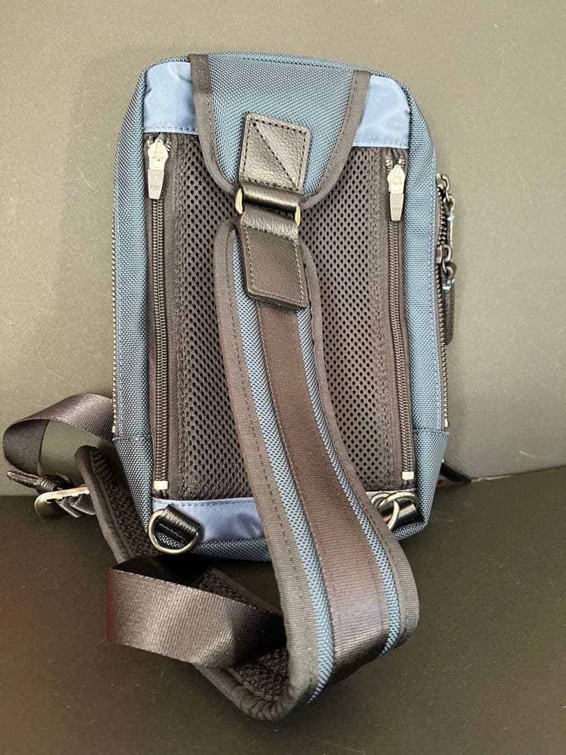 ランバンオンブルー ボディバッグ ワンショルダー レザー メンズ