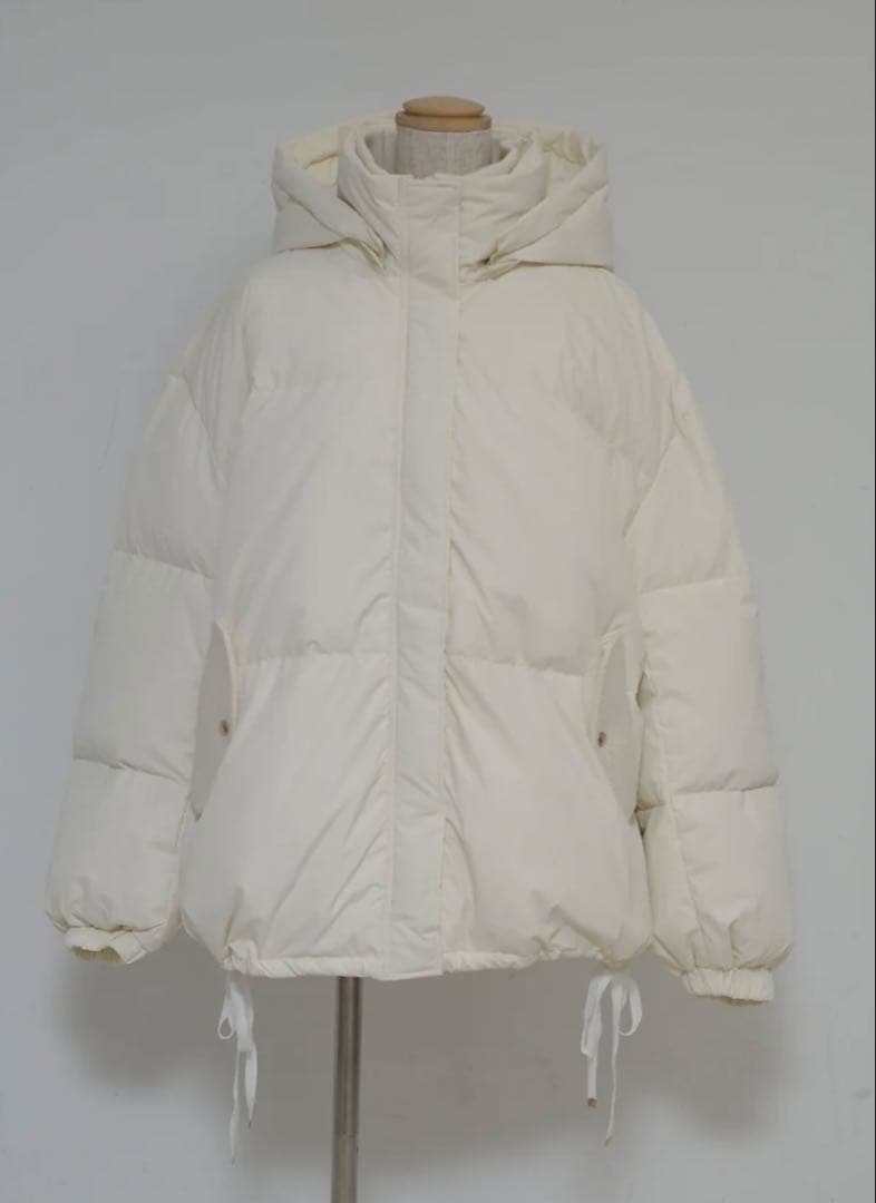 ポローラ　ドロストリボンダウンジャケット　アイボリー
