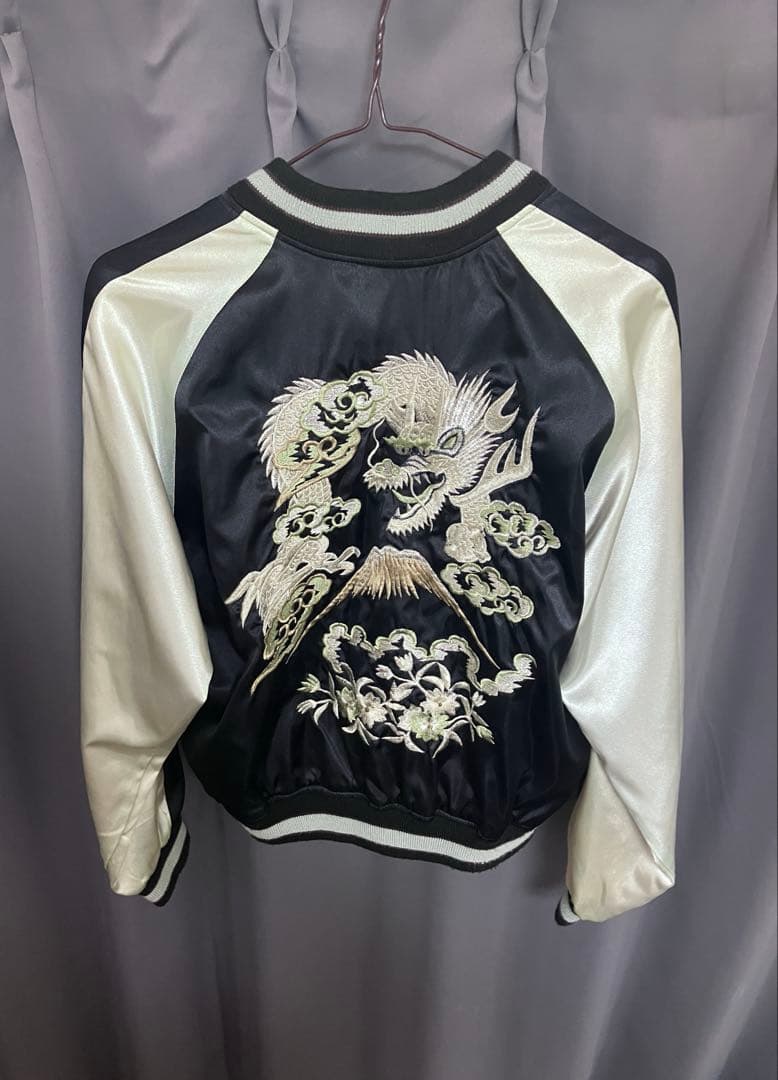 Hoshihime スカジャン 黒/白 ドラゴン刺繍 短丈