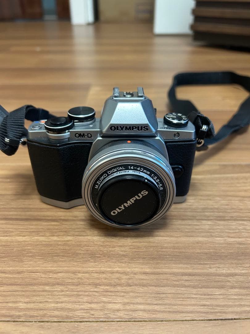 オリンパス Olympus OM-D E-M10+レンズ3本