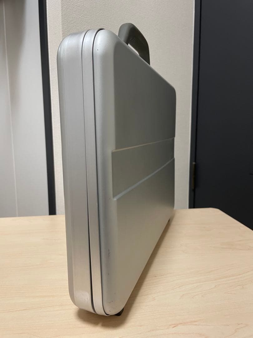 PROTEXアルミニウム製シルバー ビジネスバッグ（TV Asahi コラボ品）