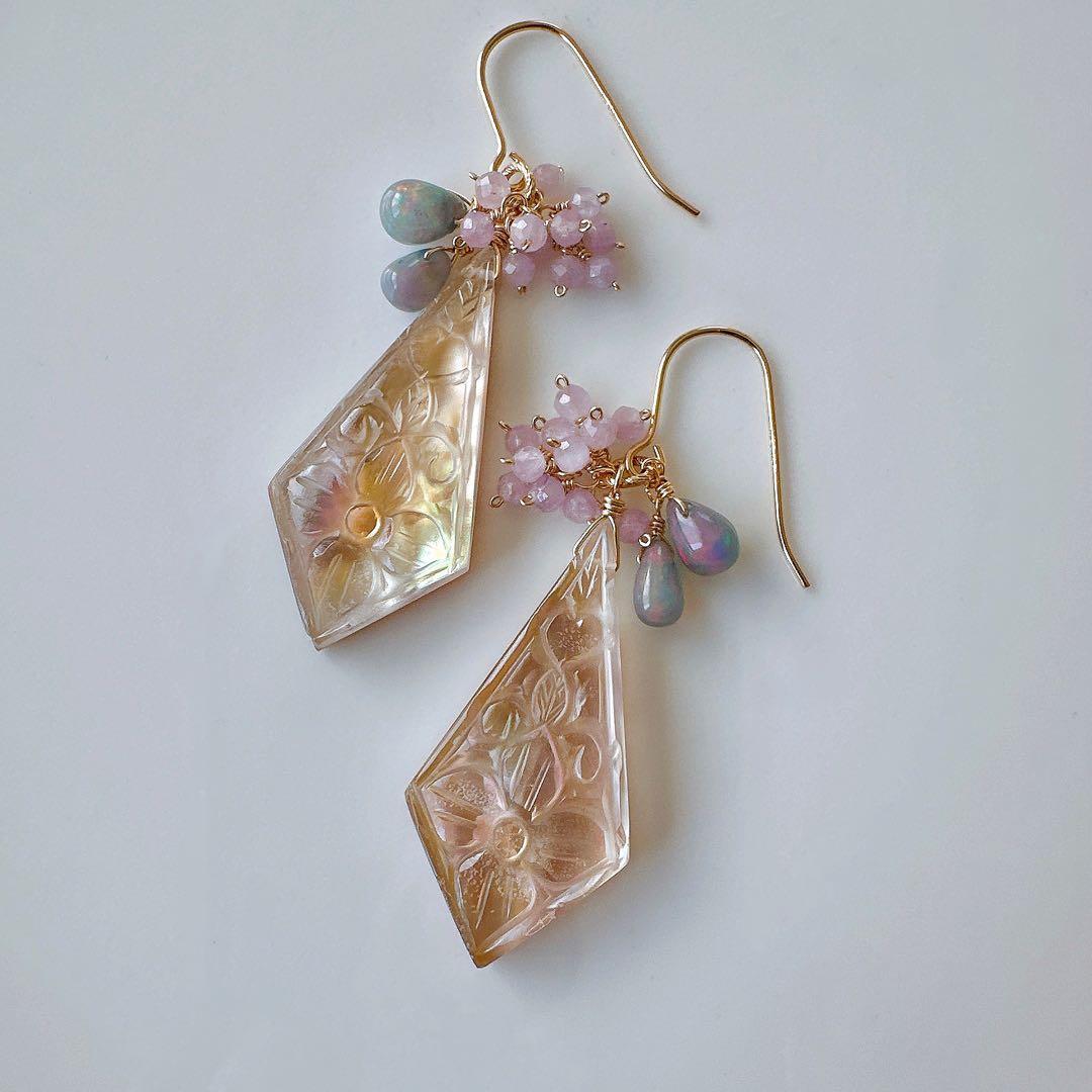 ブラウンシェル×水晶カービングピアス(イヤリング)