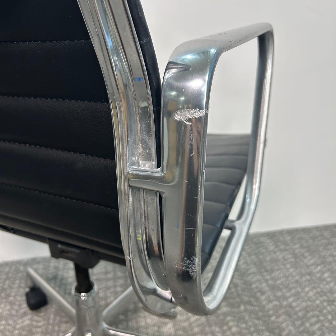 A. ハーマンミラー キャスターチェア アルミナムチェア 本革