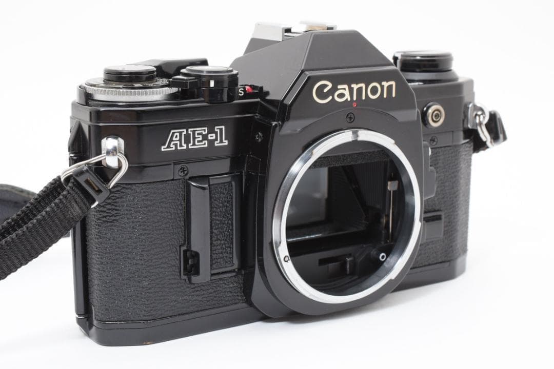 超美品 キャノン AE-1 ブラック フィルムカメラ モルト新品交換済 M753
