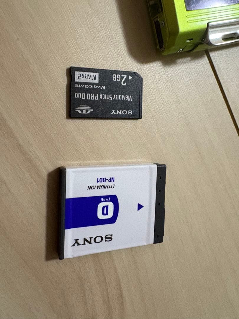 Sony Cyber-shot DSC-T77 デジカメラ　バッテリー・SD付き