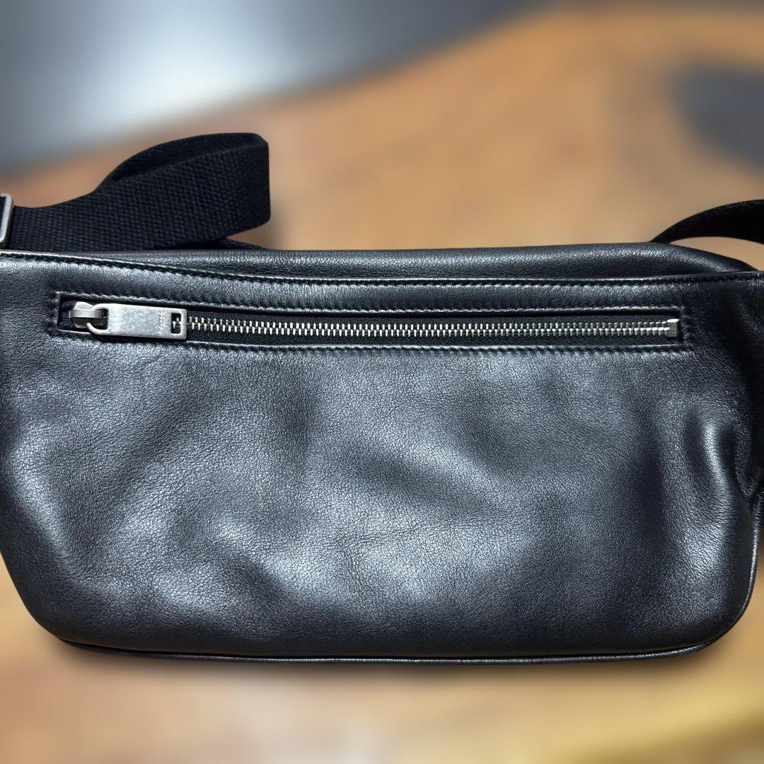 SAINT LAURENT ブラック ボディバッグ