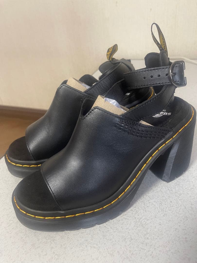 ゆ*え様 Dr. Martens ブラックサンダル 高ヒール